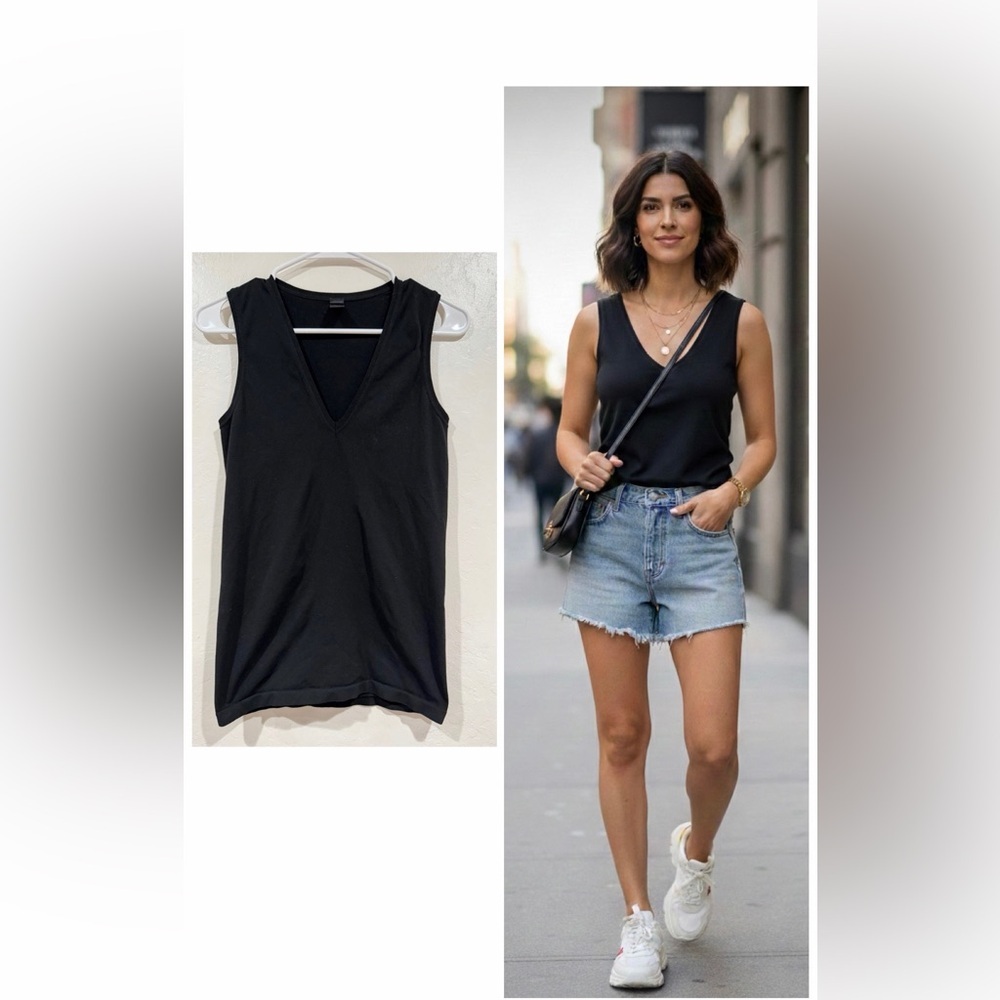 Banana Republic Black Sleeveless V-Neck Top size S